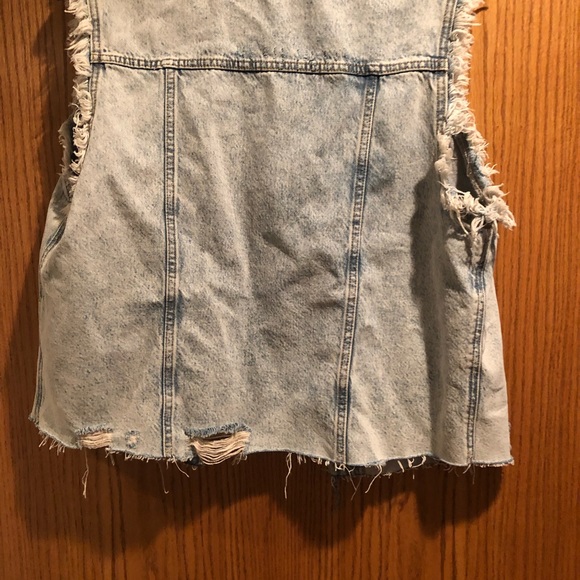 NWOT Free People distressed denim vest Size small - Picture 3 of 5